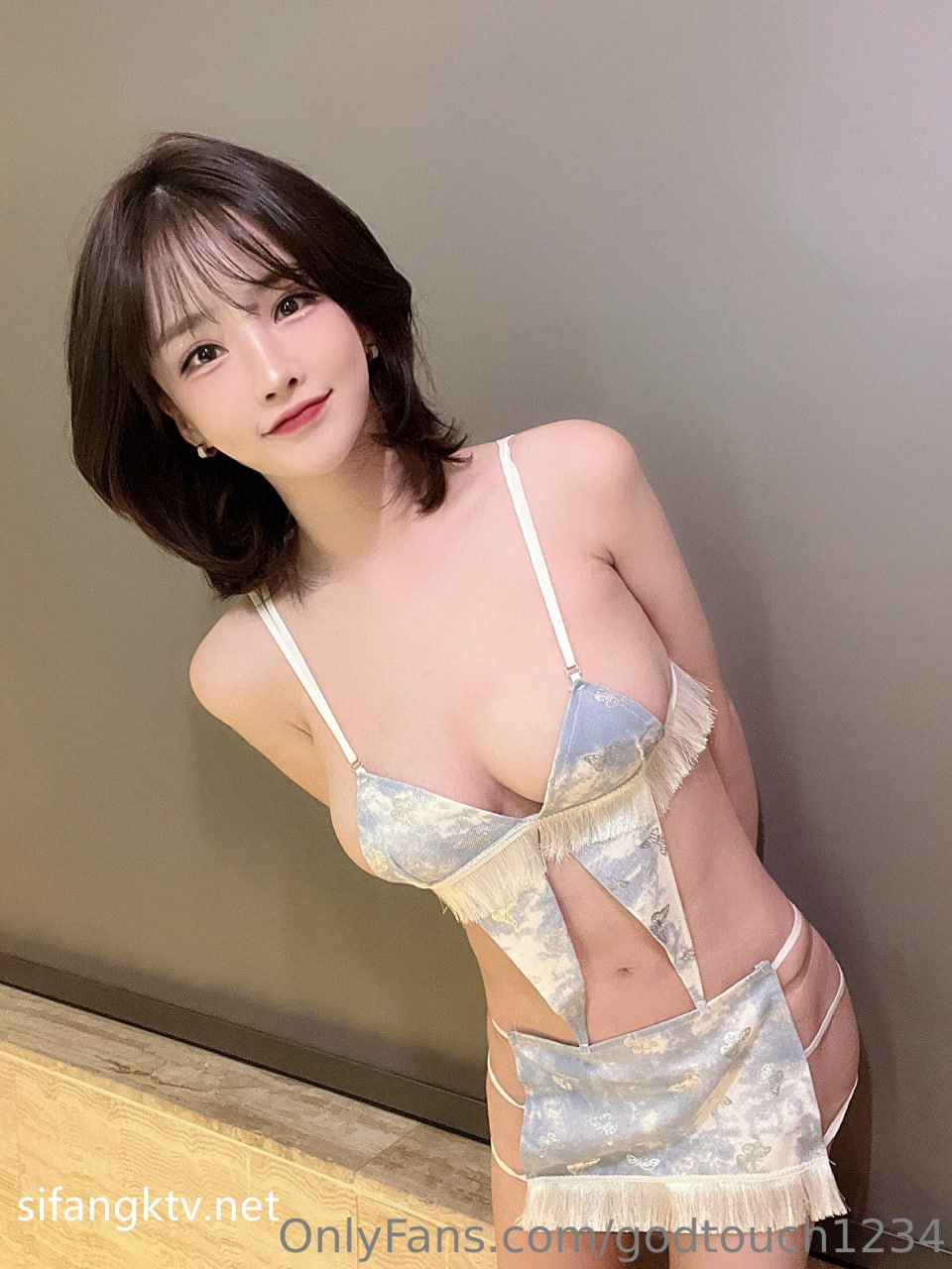 【2023-08-06】girlfriend begging for cum on mouth